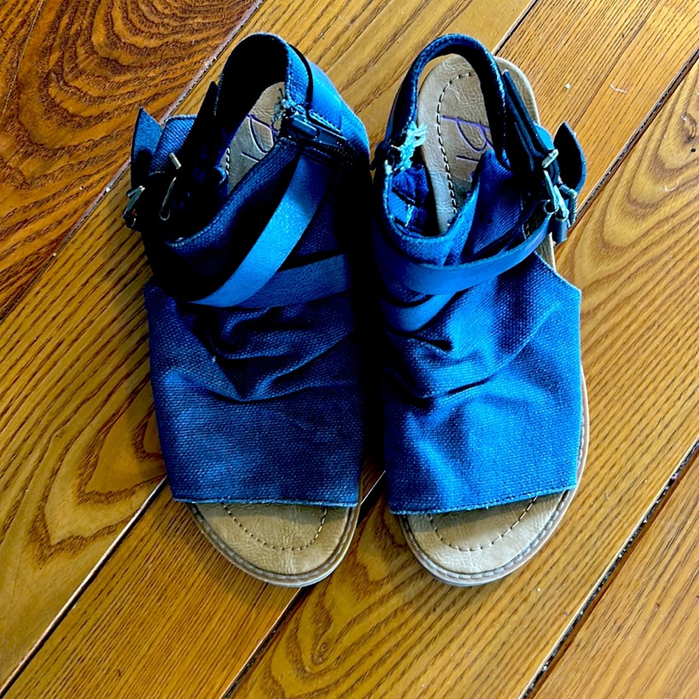 Blowfish Women’s ankle flats